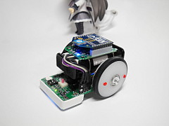 バンパーとマーカーを付け替えたライントレーサと……