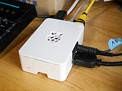 Raspberry Pi専用ケースとスイッチ付き DCジャック・稼働中