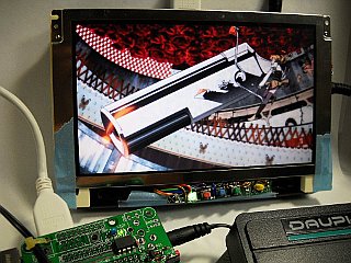 製作中のモニタで動画再生中