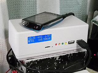 スマホ充電中