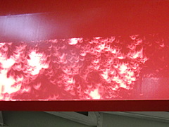 日食で橋に当たった影が三日月っぽい